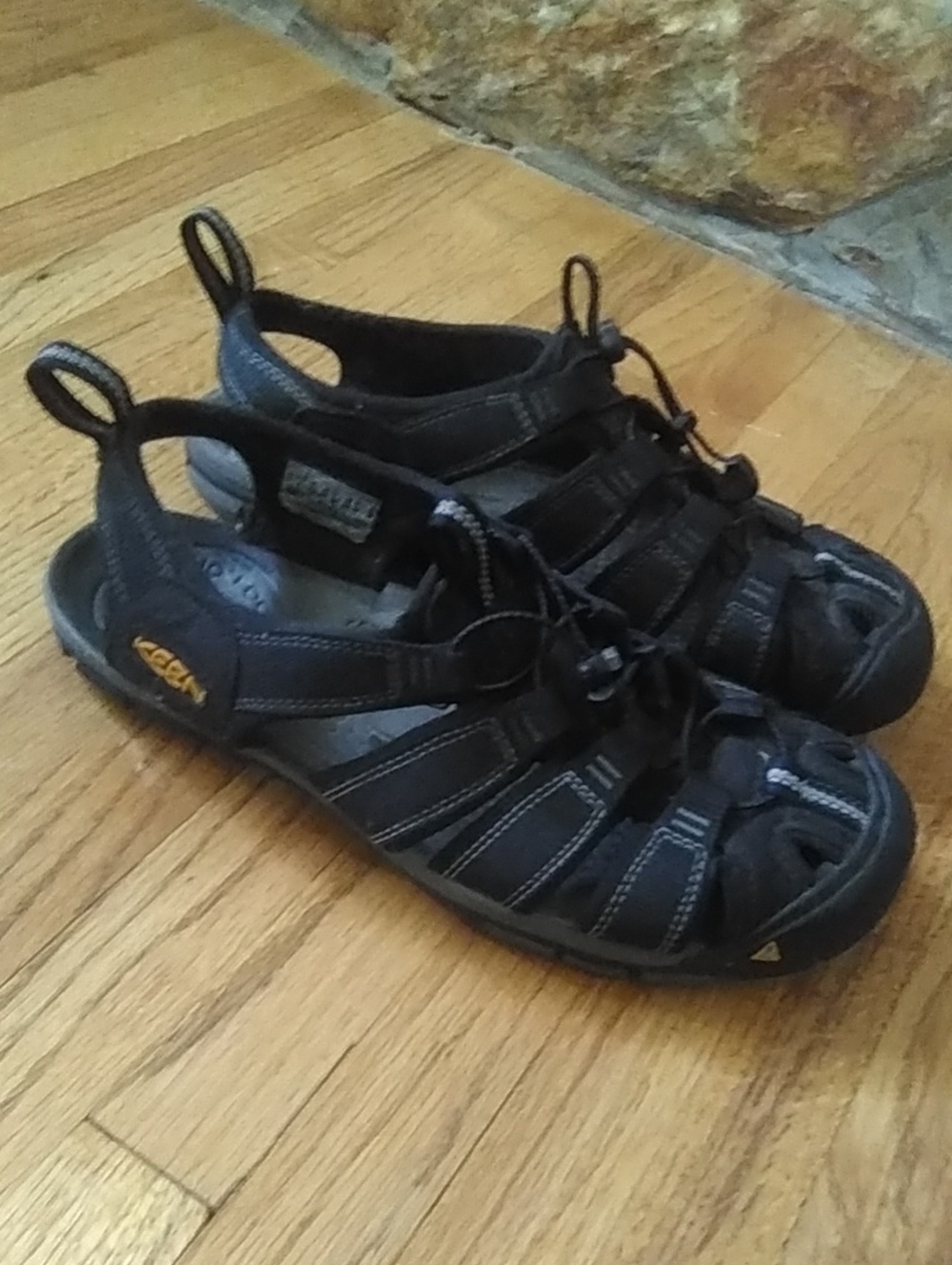 KEEN Black Contour Arch Sandals Water Shoes Strappy Outdoor Adventure